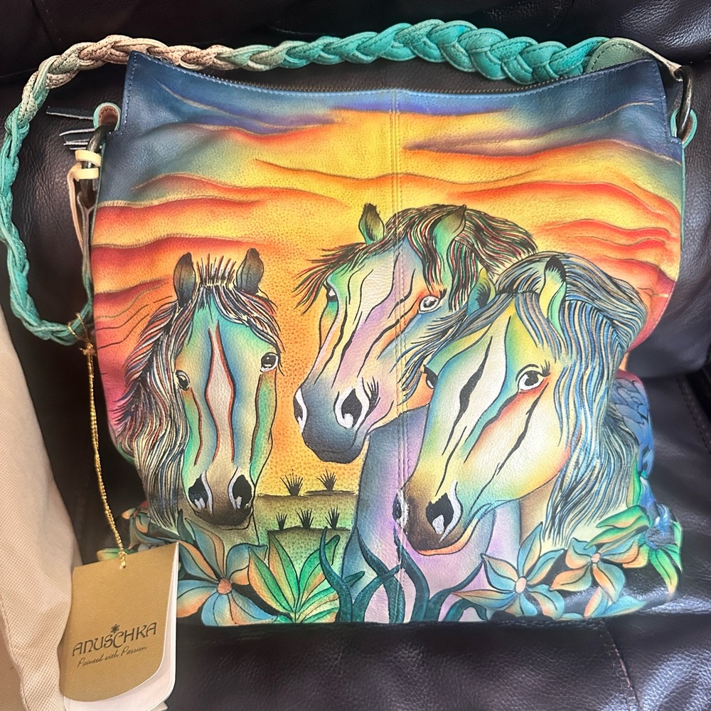 Beautiful hand painted Anuschka horse purse.